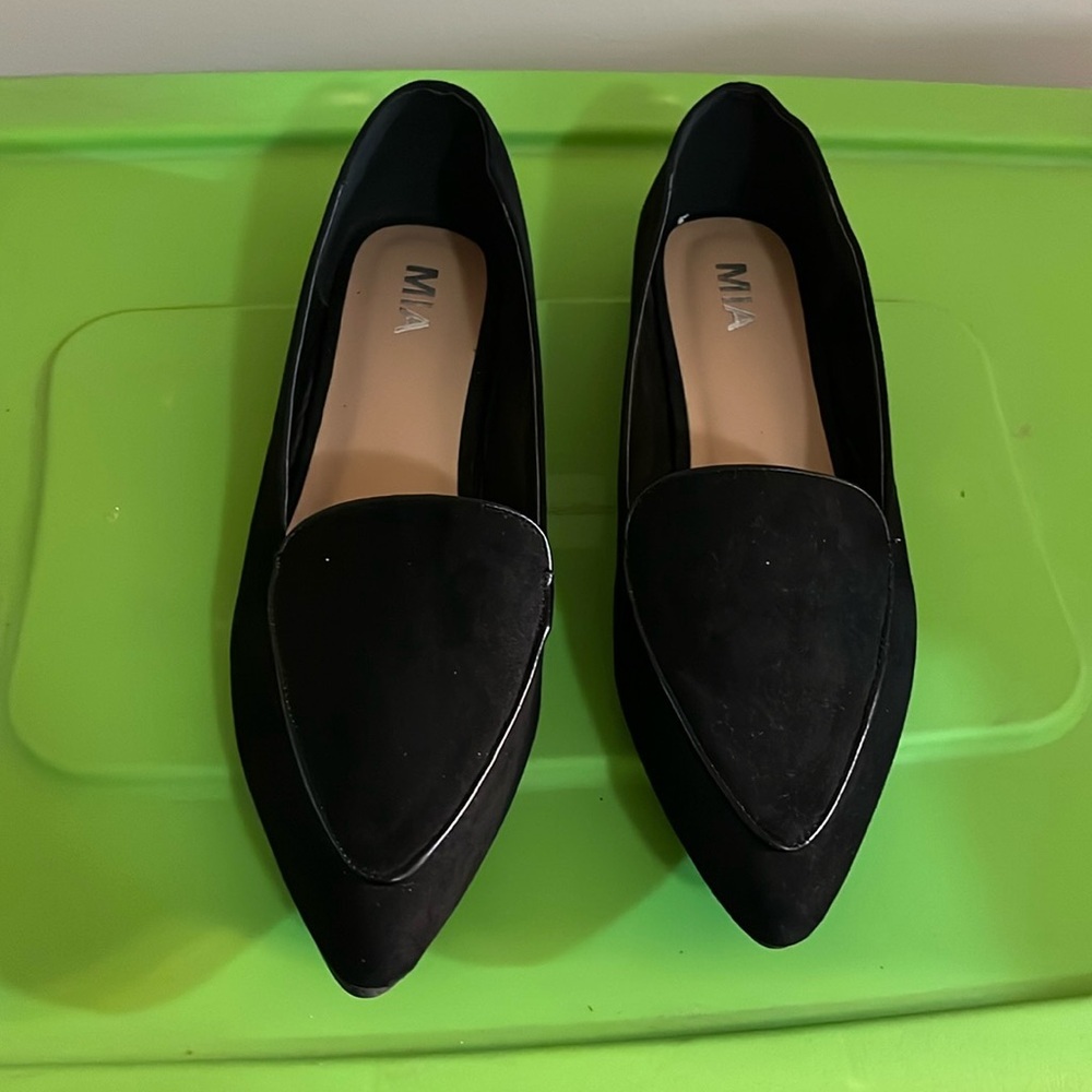 Women shoes, size 10 softly worn, smoke free animal free.